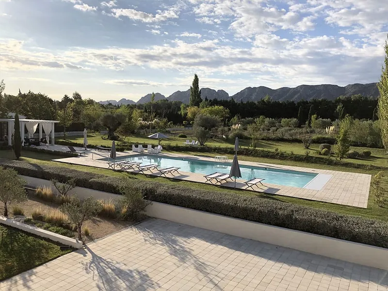 Garden and pool of the anniversary venue in Saint-Rémy-de-Provence